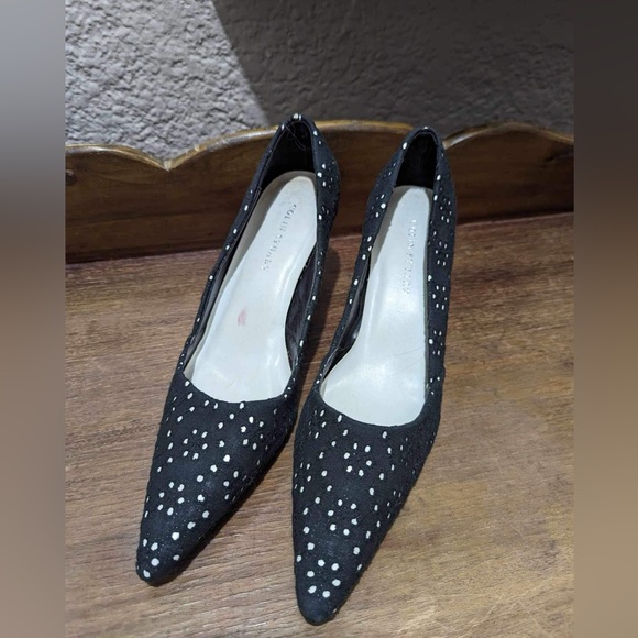 Eyelet Detail Colin Stuart Dress Kitten Heels - Picture 4 of 9